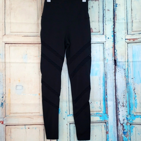 Beyond Yoga Perforated Mesh Cutout Panel Leggings - Picture 1 of 9